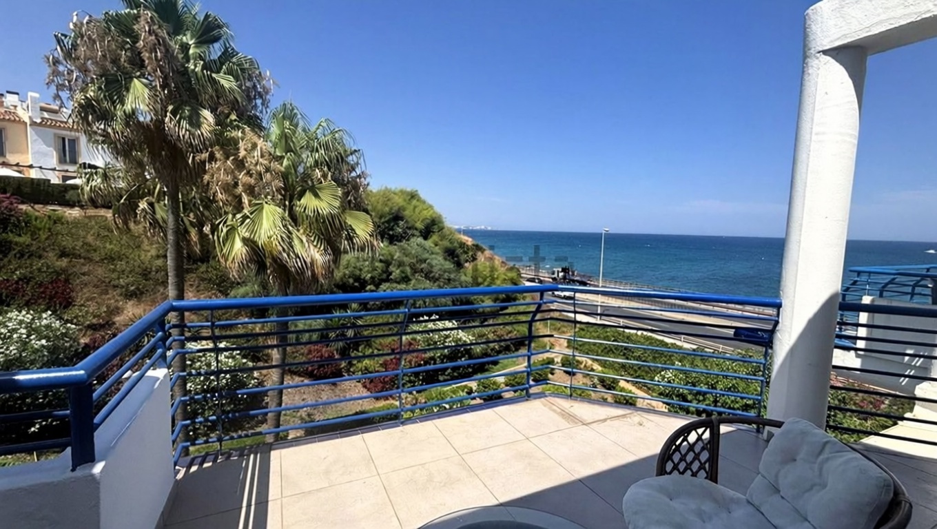Dúplex en primera línea de playa en Mijas