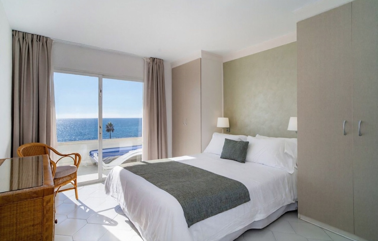 Piso en primera línea de playa en Mijas — Dormitorio