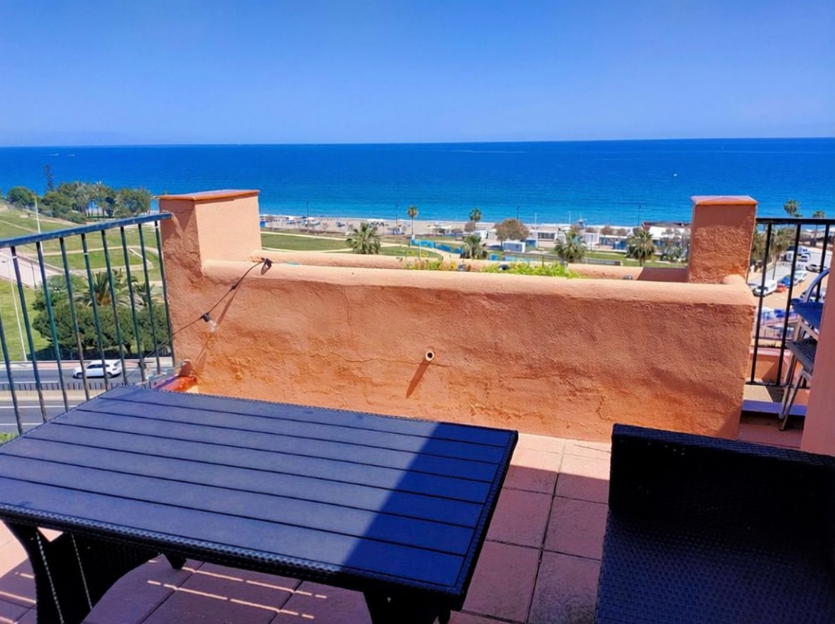 Ático en primera línea de mar en Fuengirola — Terraza mar