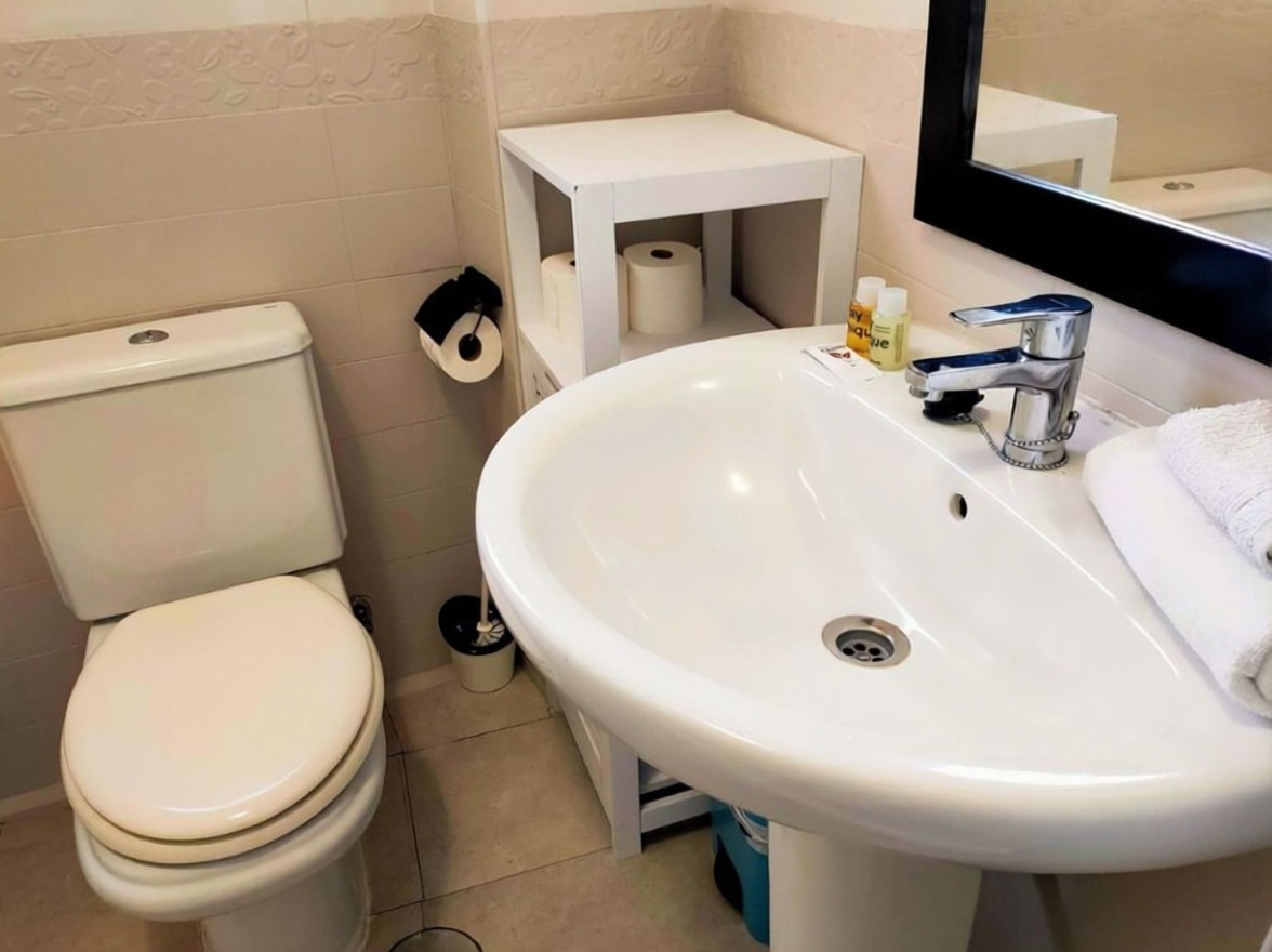 Ático en primera línea de mar en Fuengirola — Baño