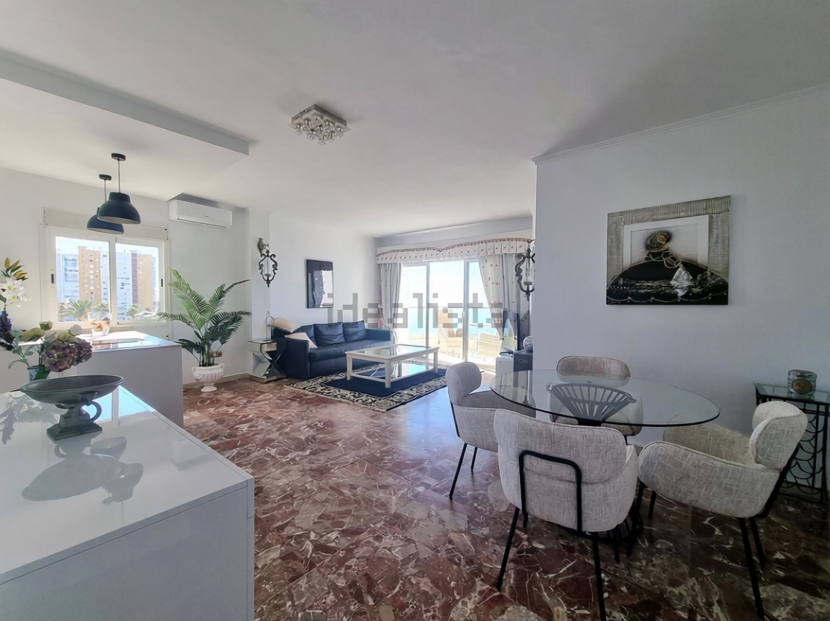 Квартира первая линия пляжа в Mijas — Гостиная