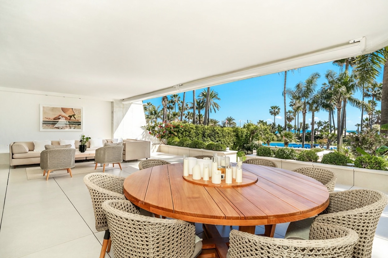 Apartamento em primeira linha de praia em Marbella — Vista mar