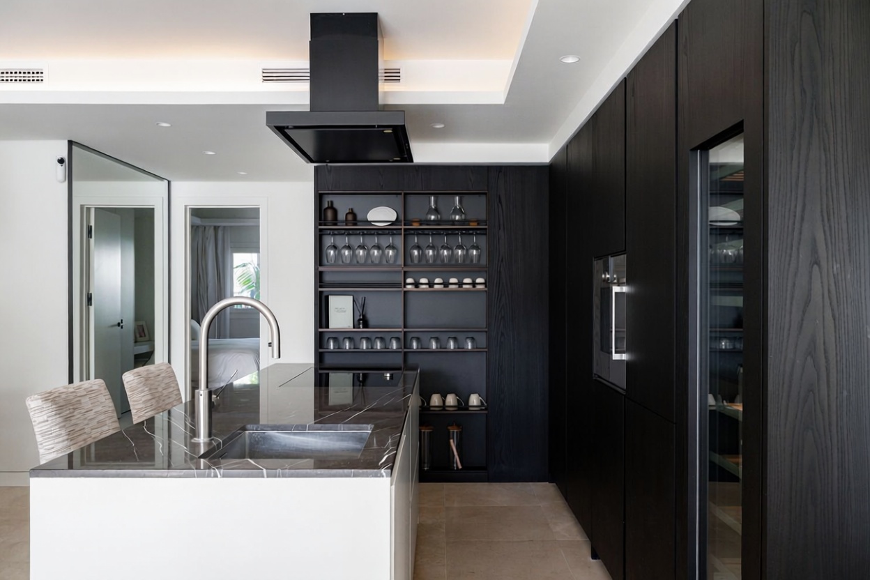 Beachfront flat in Marbella — Kitchen