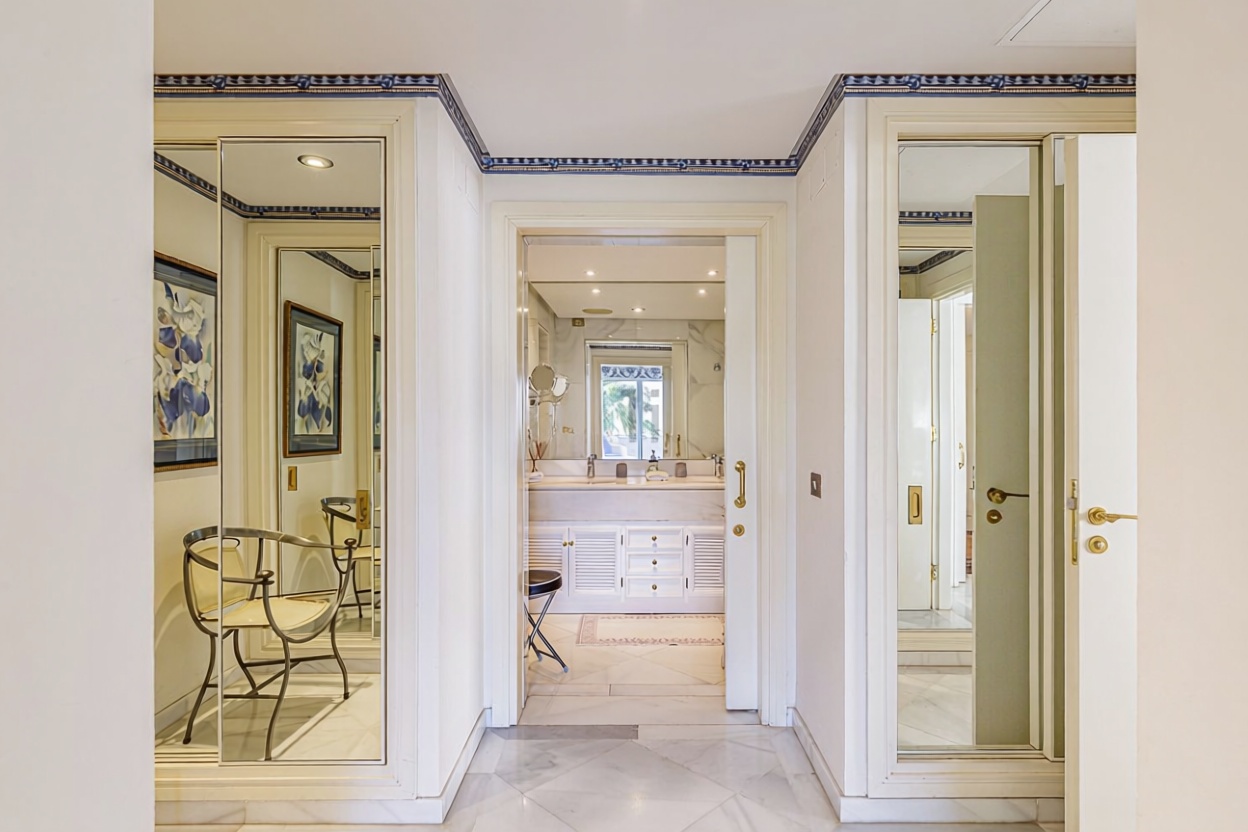 Beachfront duplex in Marbella — Bathroom