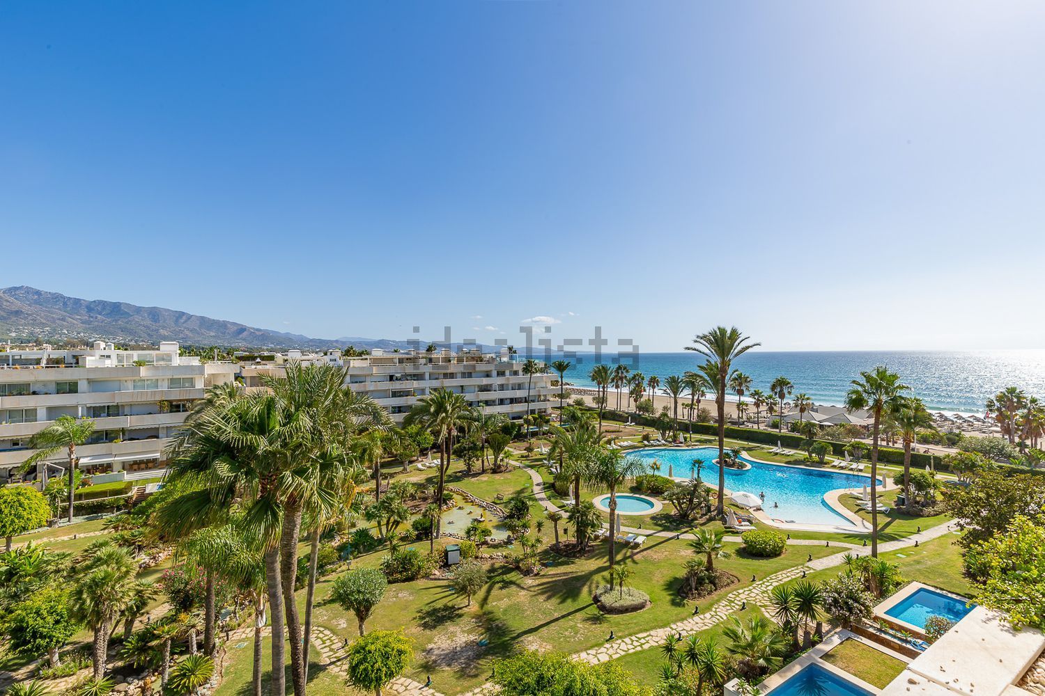 Duplex in erste Strandlinie in Marbella — Meerblick