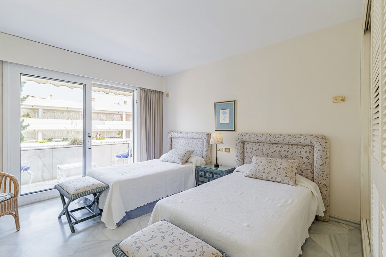 Dúplex en primera línea de playa en Marbella — Dormitorio