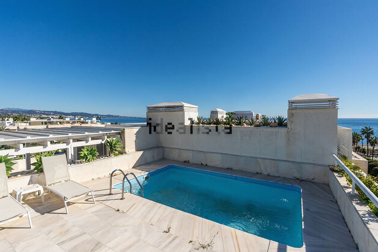 Beachfront duplex in Marbella