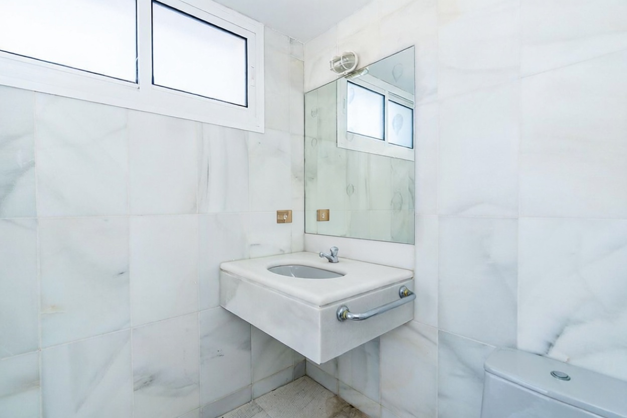 Beachfront duplex in Marbella — Bathroom