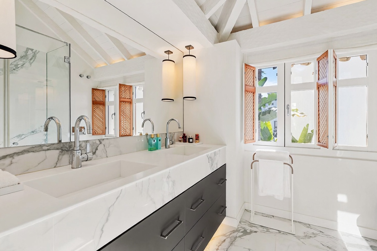 Beachfront flat in Marbella — Bathroom