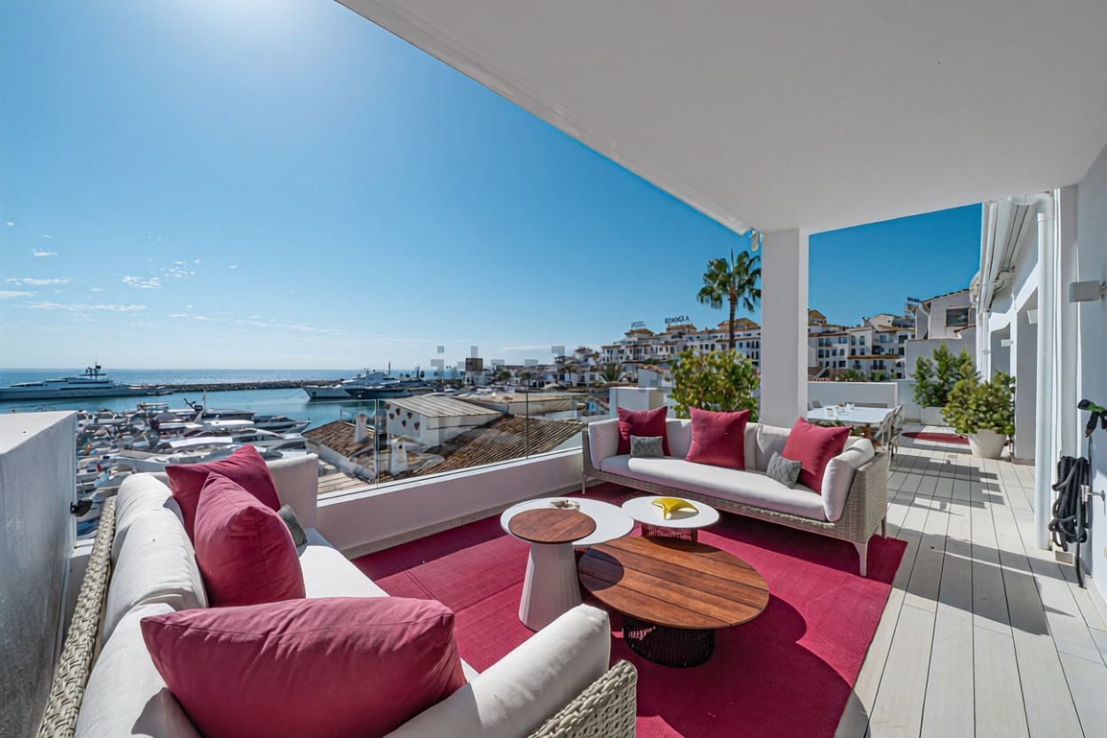 Seafront attic in Marbella — Sea terrace