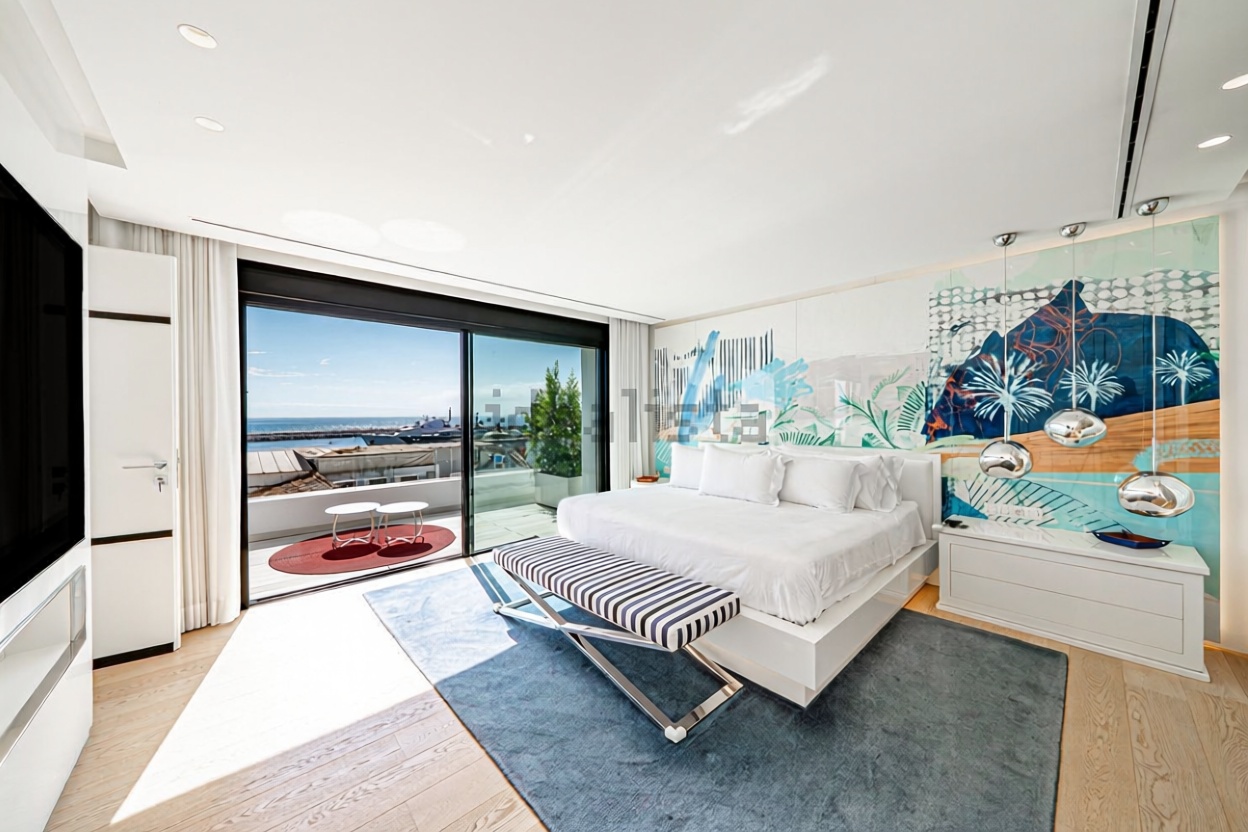 Seafront attic in Marbella — Bedroom