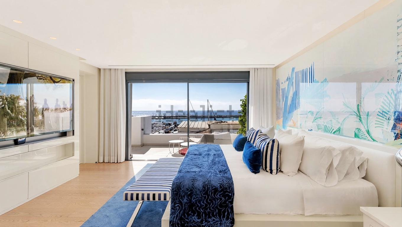 Seafront attic in Marbella — Bedroom