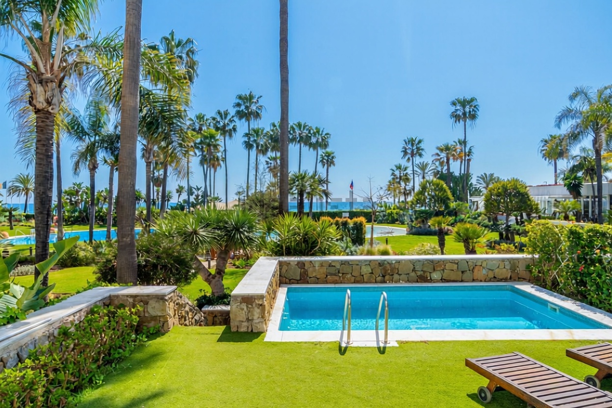 Apartamento em primeira linha de praia em Marbella — Vista mar
