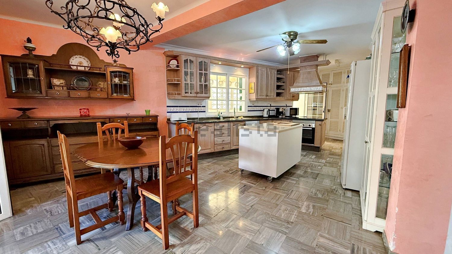 Chalet with direct beach access in Nerja — Kitchen