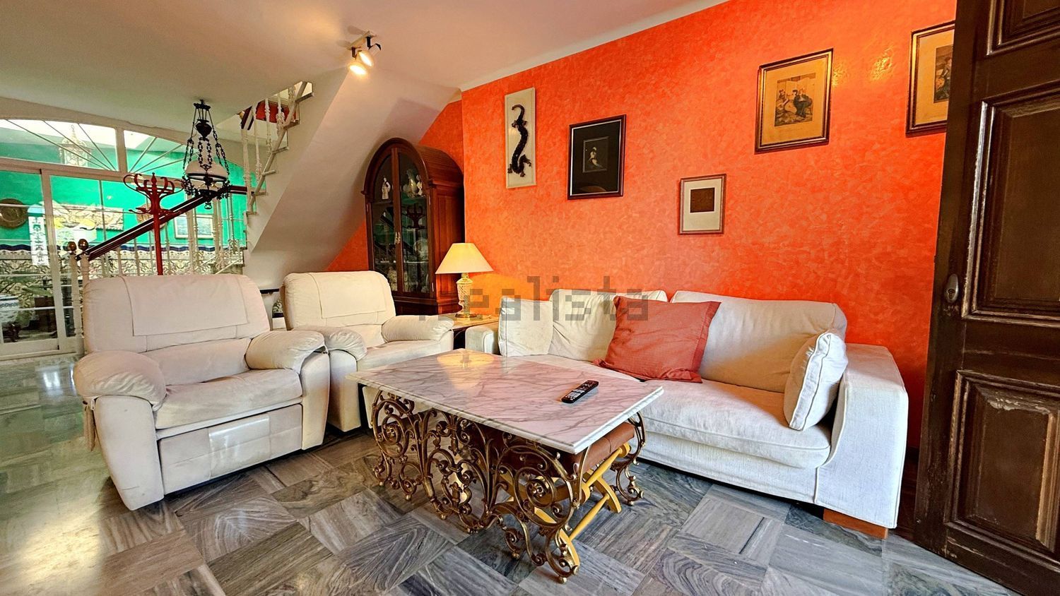 Chalet with direct beach access in Nerja — Living room