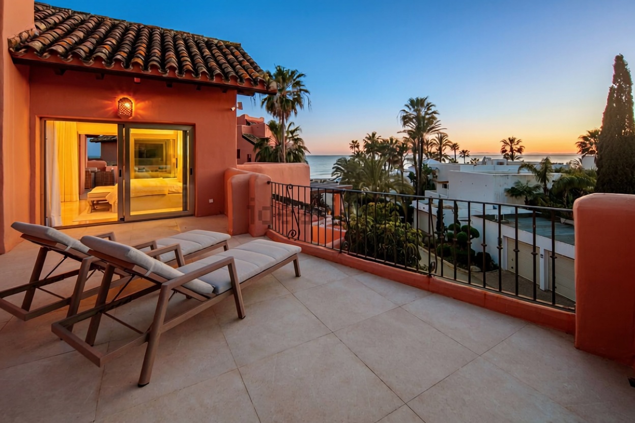 Beachfront duplex in Marbella