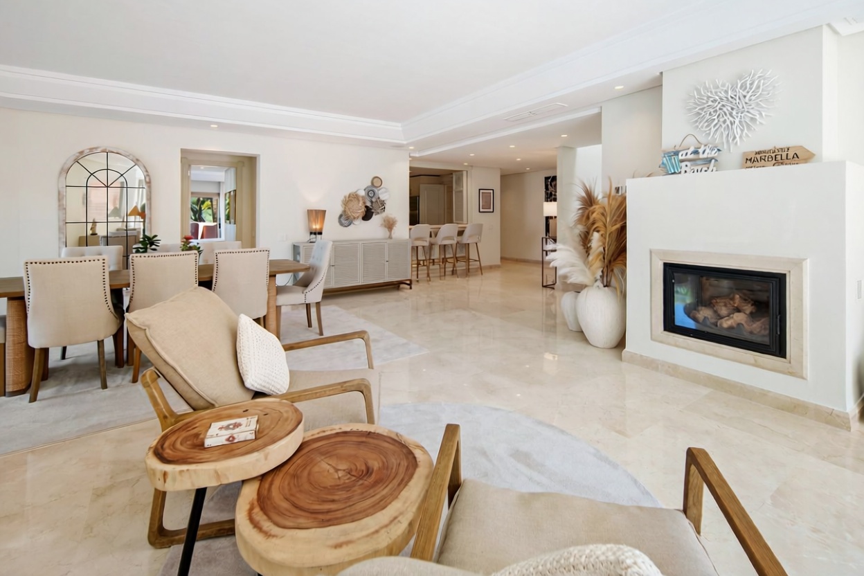 Duplex in erste Strandlinie in Marbella — Wohnzimmer