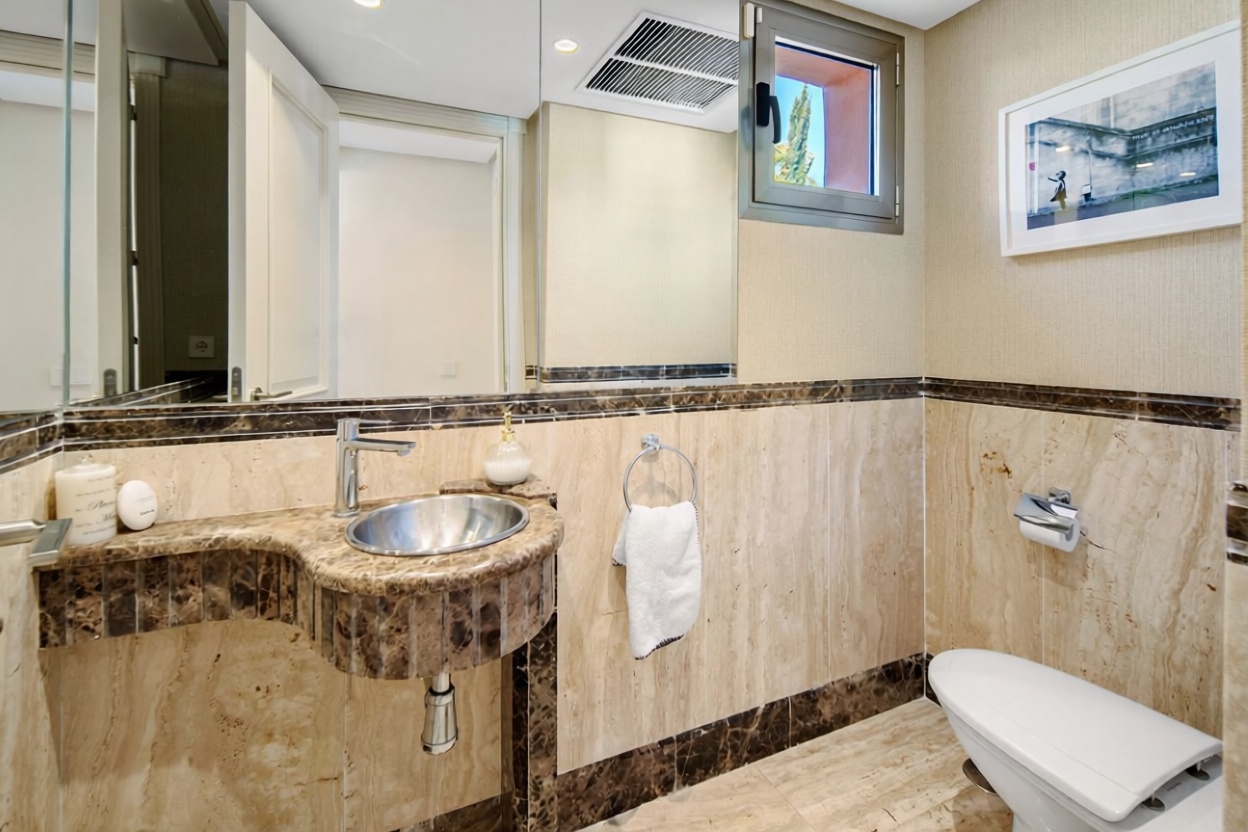 Duplex in erste Strandlinie in Marbella — Bad