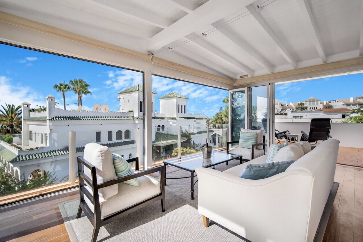 Chalet with direct beach access in Marbella — Bedroom