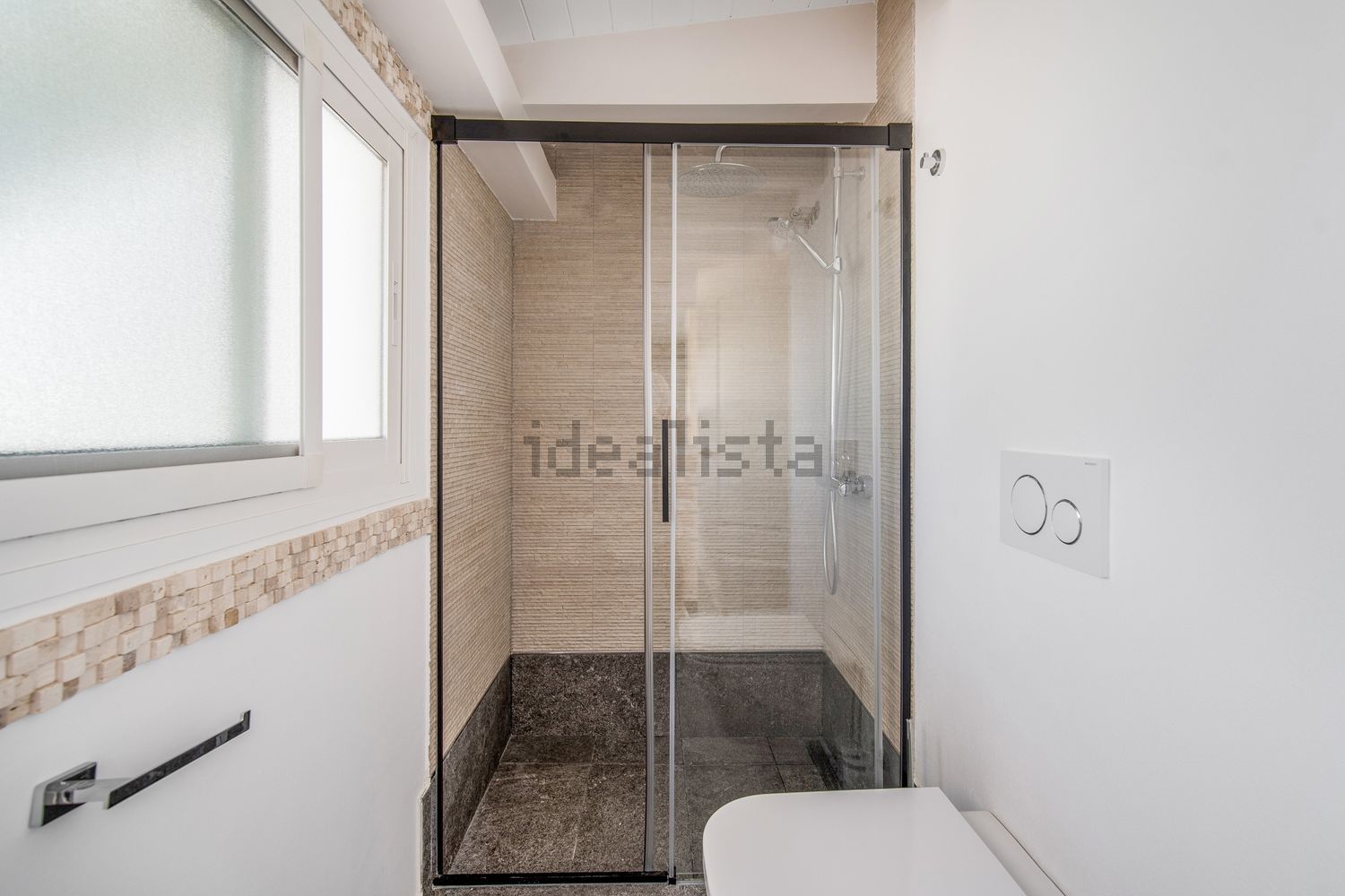 Chalet mit direkter Strandzugang in Marbella — Bad