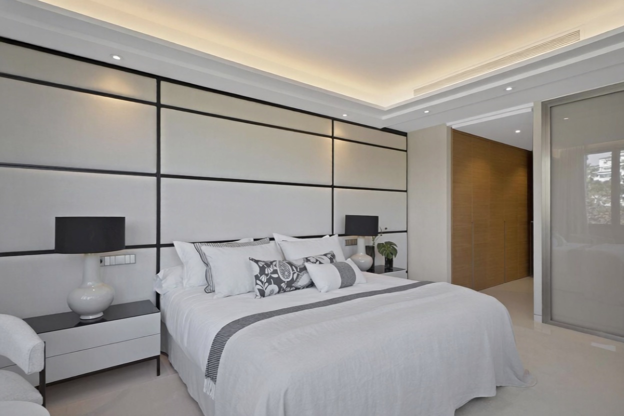 Beachfront flat in Marbella — Bedroom