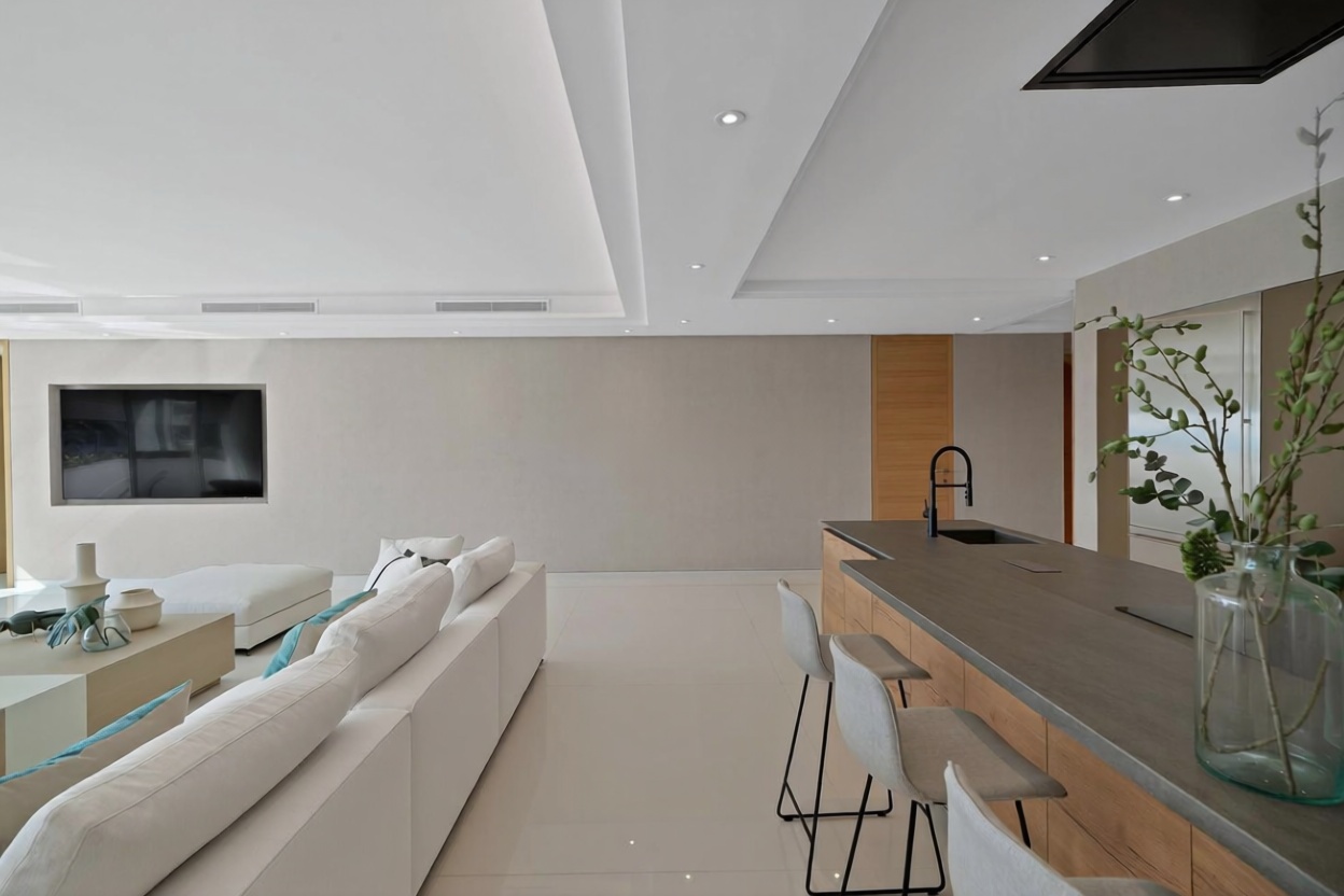 Beachfront flat in Marbella — Kitchen