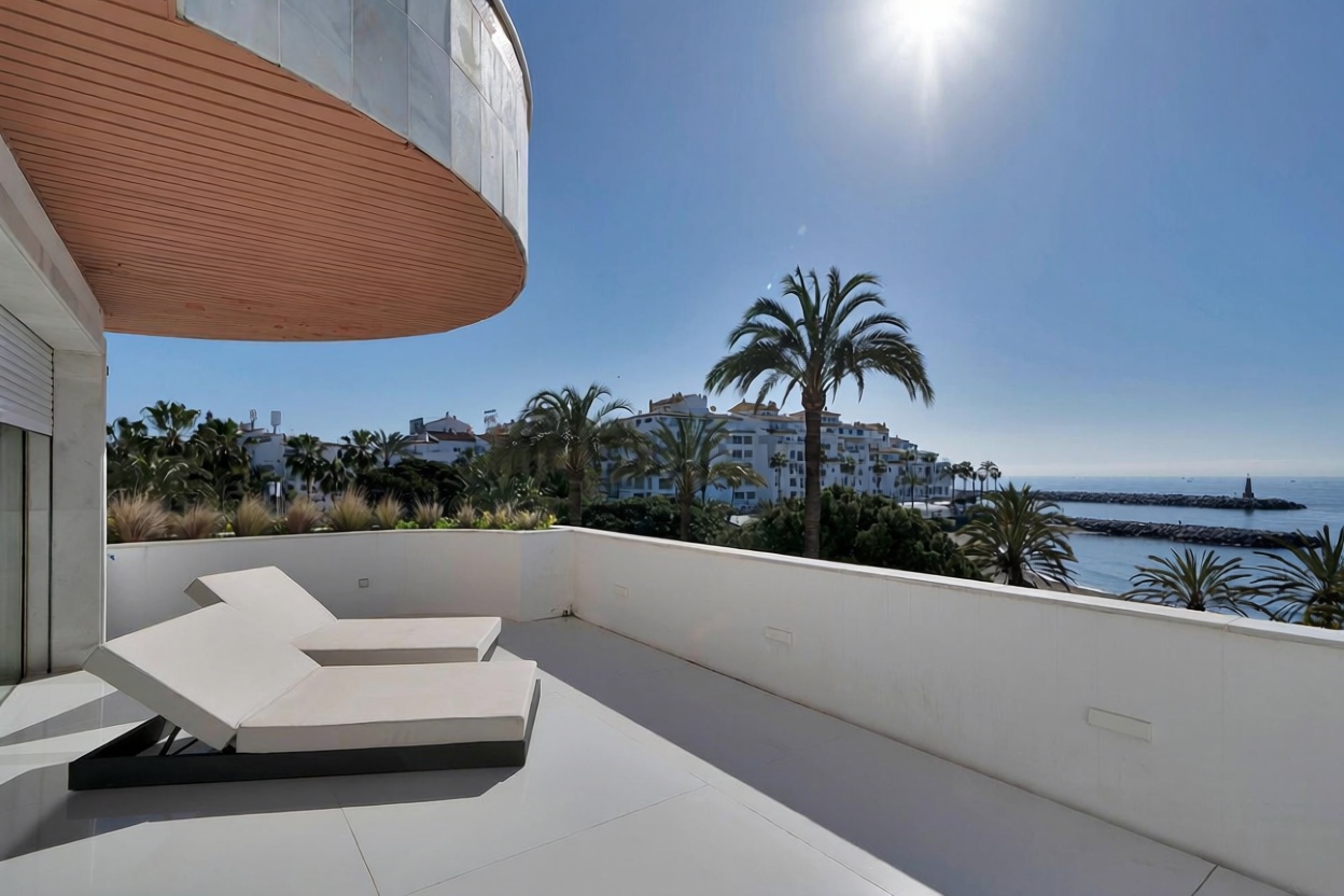 Appartement en première ligne de plage à Marbella — Séjour