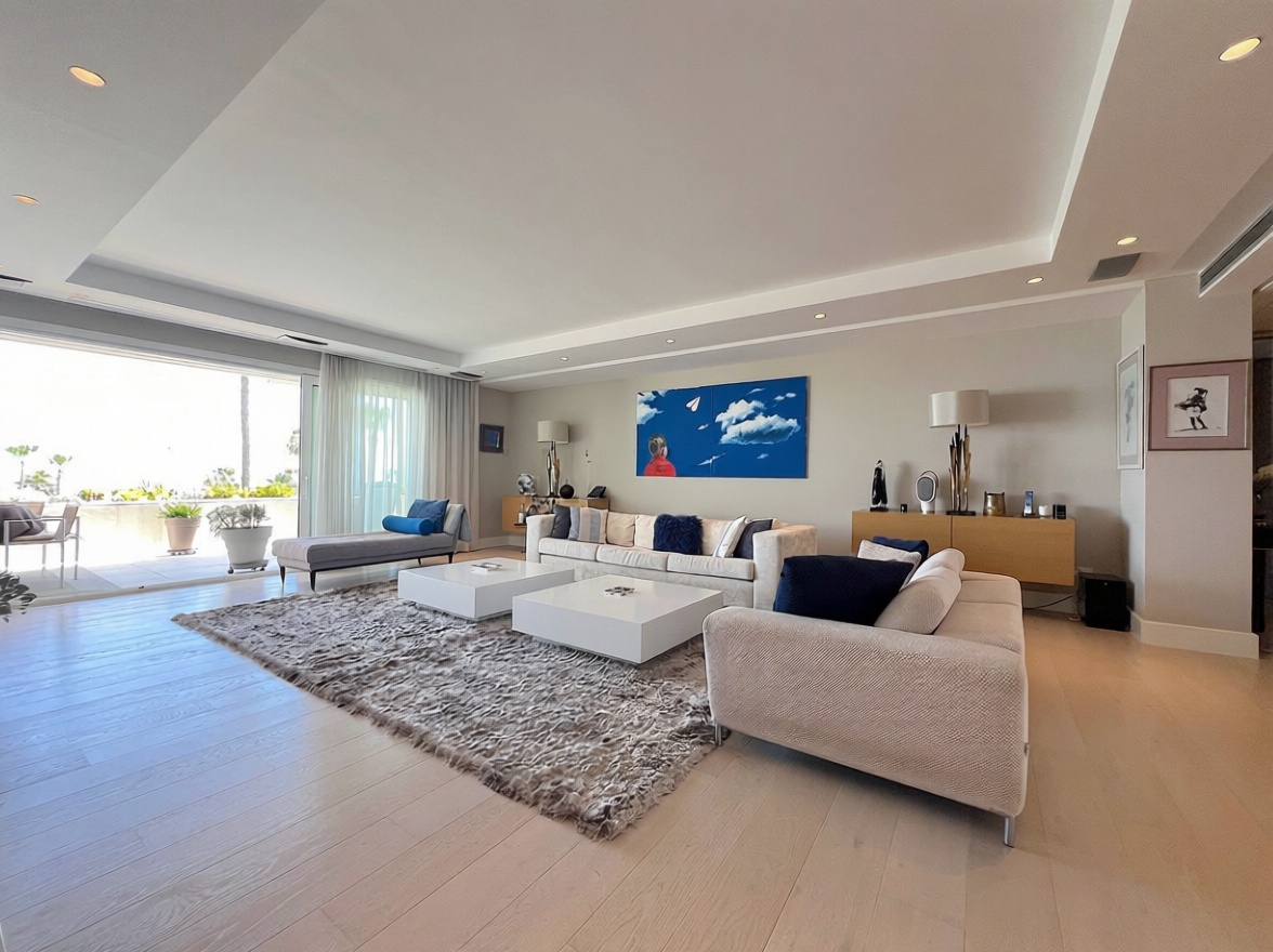 Seafront attic in Marbella — Sea view