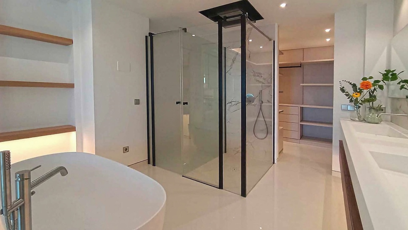 Beachfront flat in Marbella — Sea view
