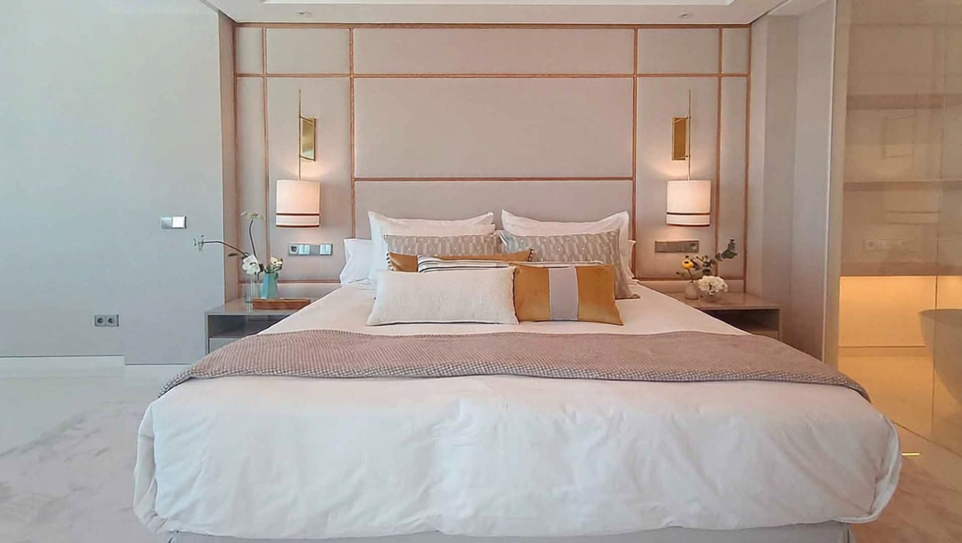 Beachfront flat in Marbella — Bedroom