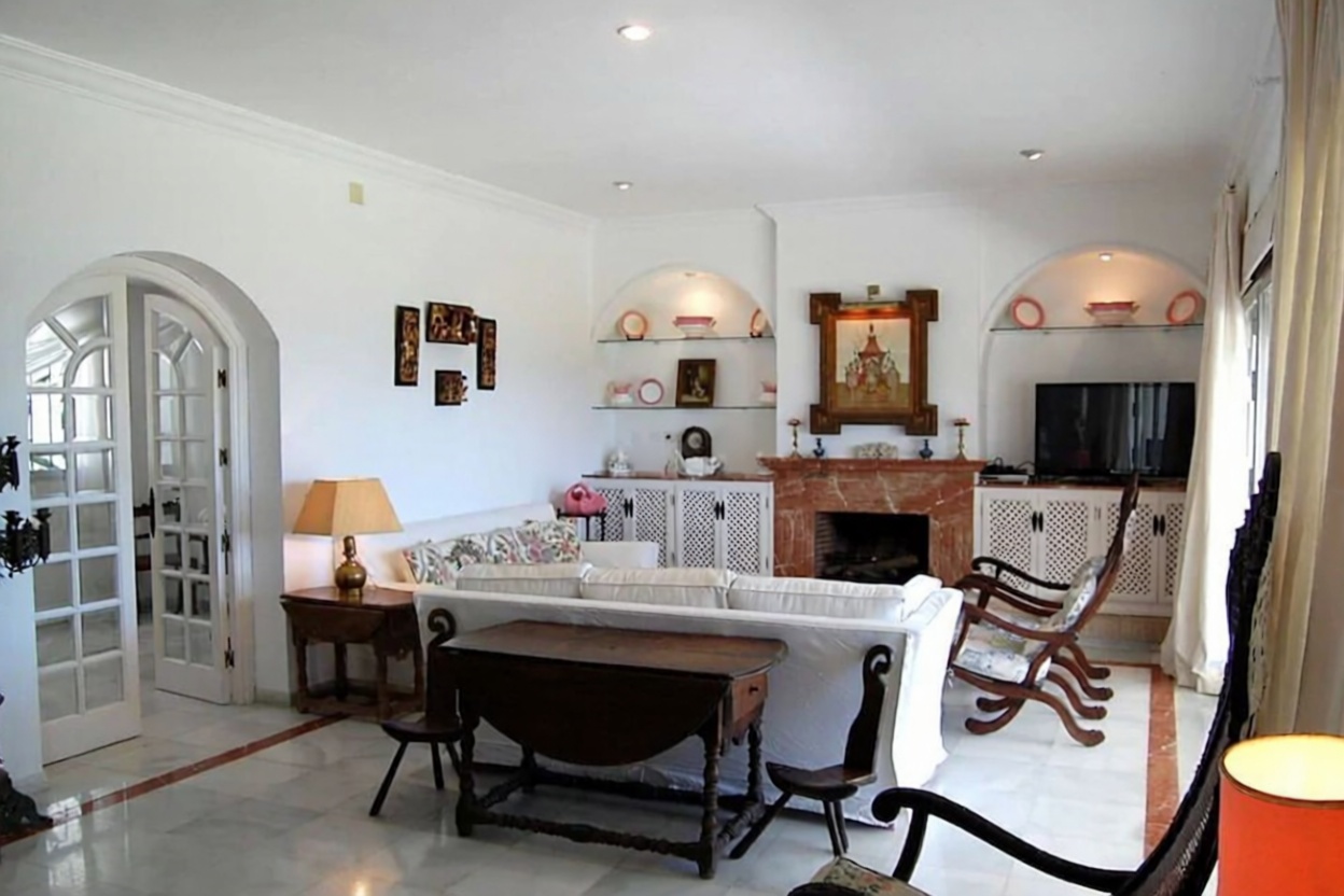 Chalet with direct beach access in Marbella — Bedroom