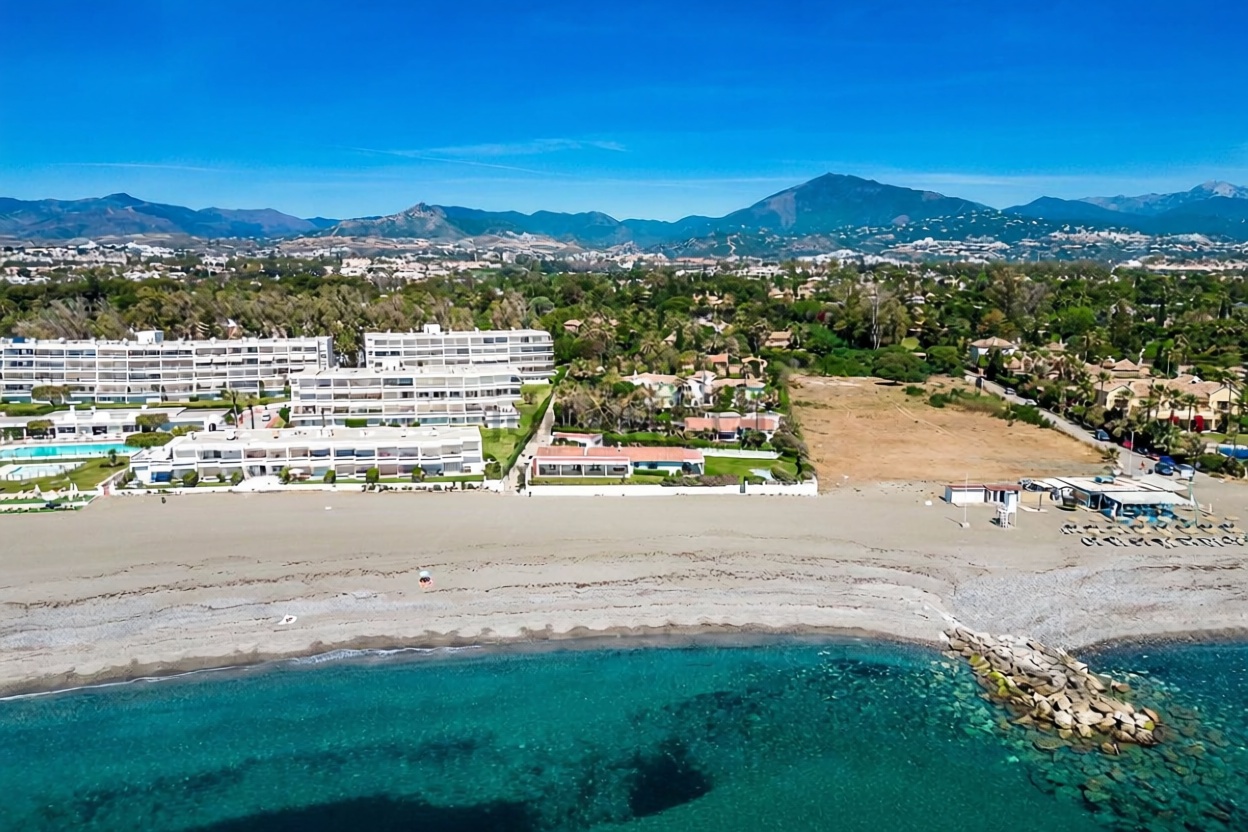 Chalet with direct beach access in Marbella — Bedroom