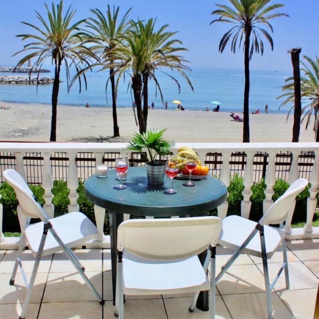 Beachfront flat in Marbella — Sea terrace