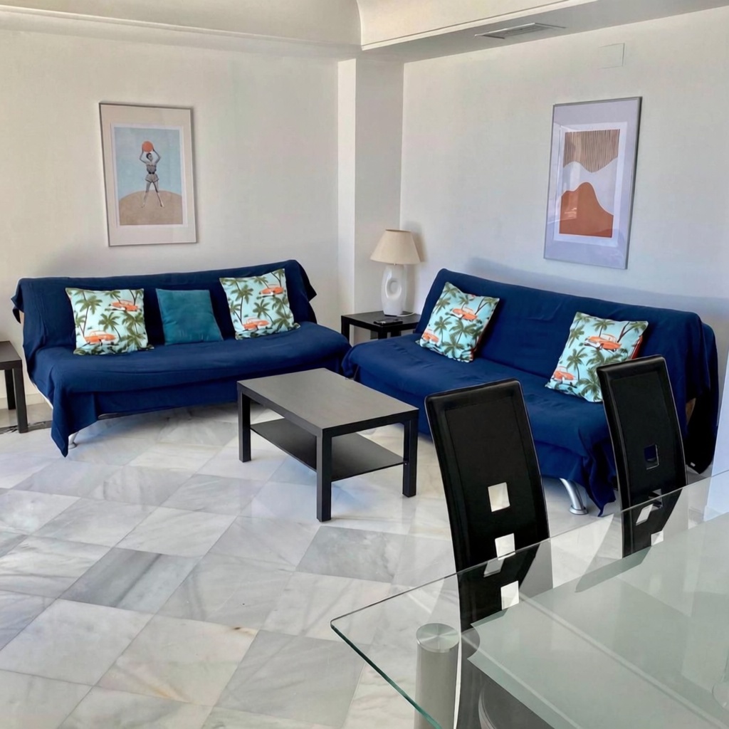 Beachfront flat in Marbella — Living room