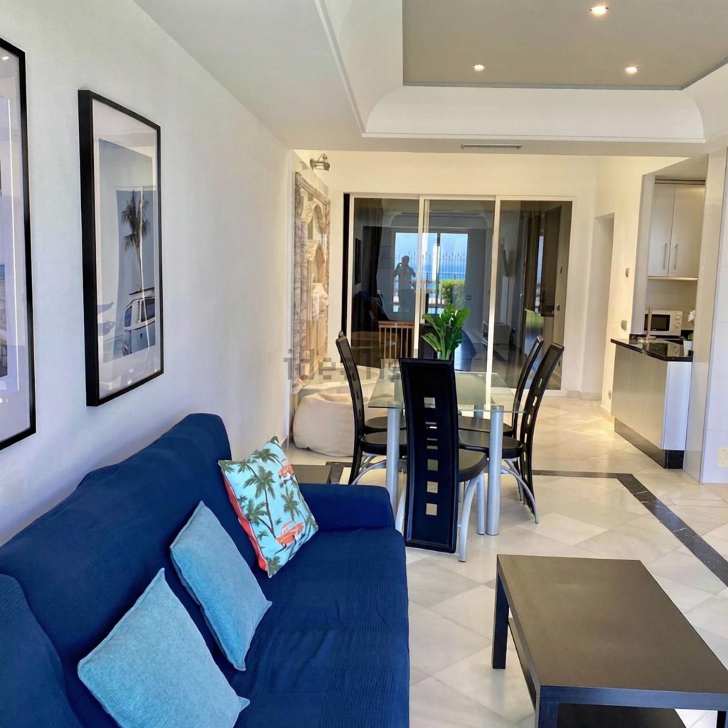 Beachfront flat in Marbella — Kitchen