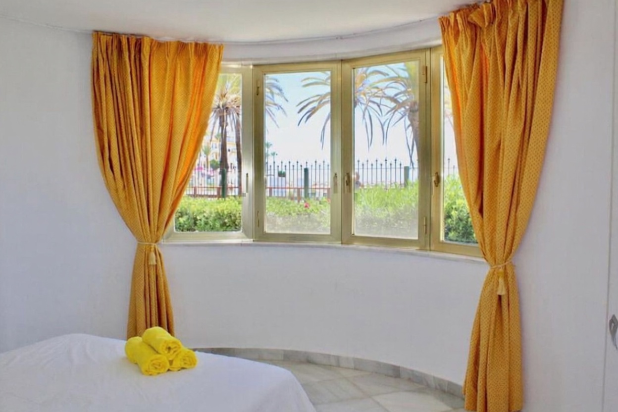 Beachfront flat in Marbella — Bathroom