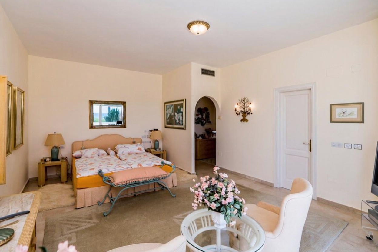 Chalet with direct beach access in Marbella — Bedroom
