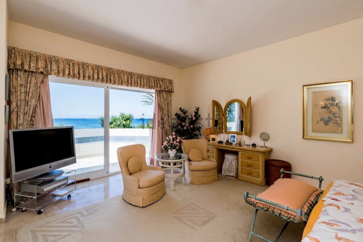 Chalet with direct beach access in Marbella — Sea terrace