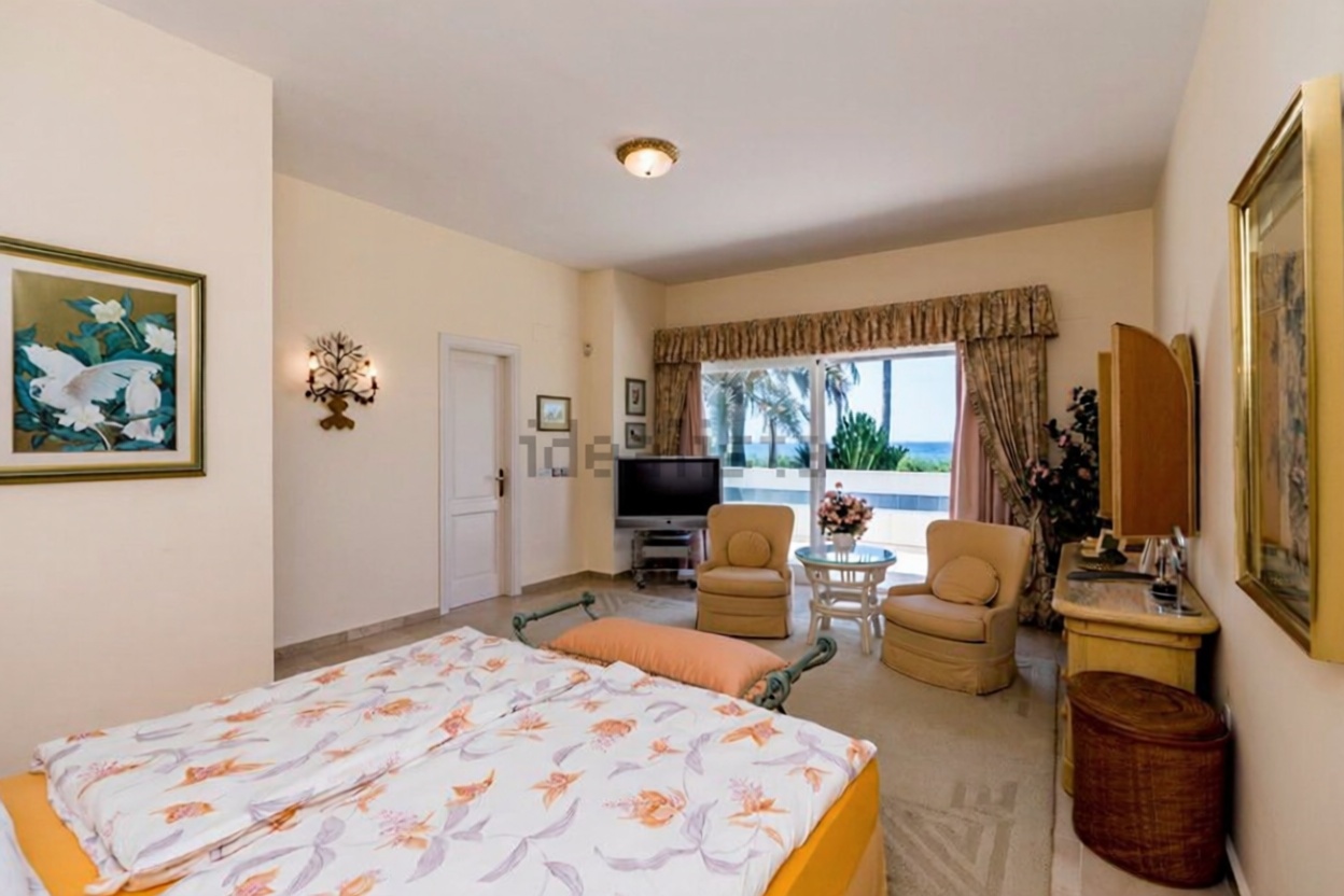 Chalet with direct beach access in Marbella — Bathroom