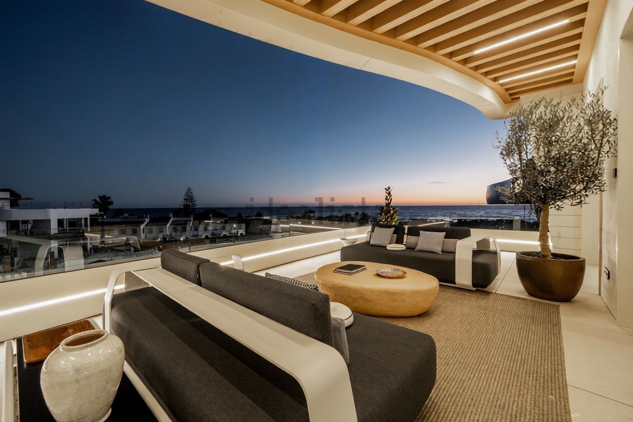Beachfront duplex in Marbella — Sea terrace