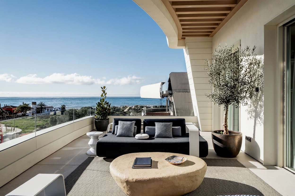 Beachfront duplex in Marbella