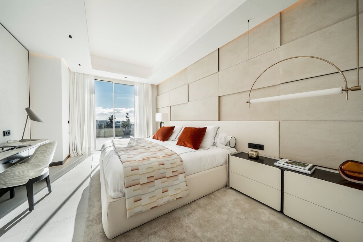 Beachfront duplex in Marbella — Bedroom