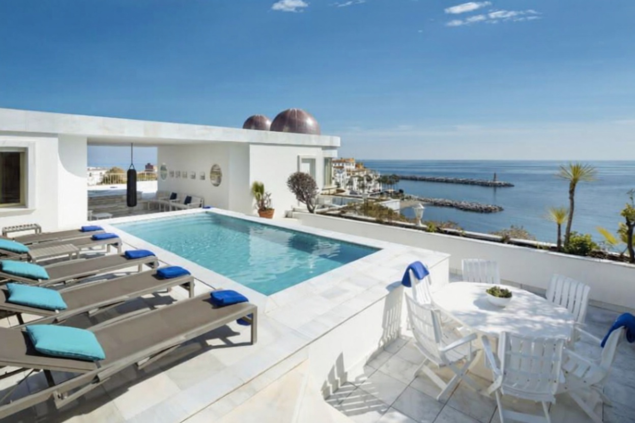 Beachfront duplex in Marbella