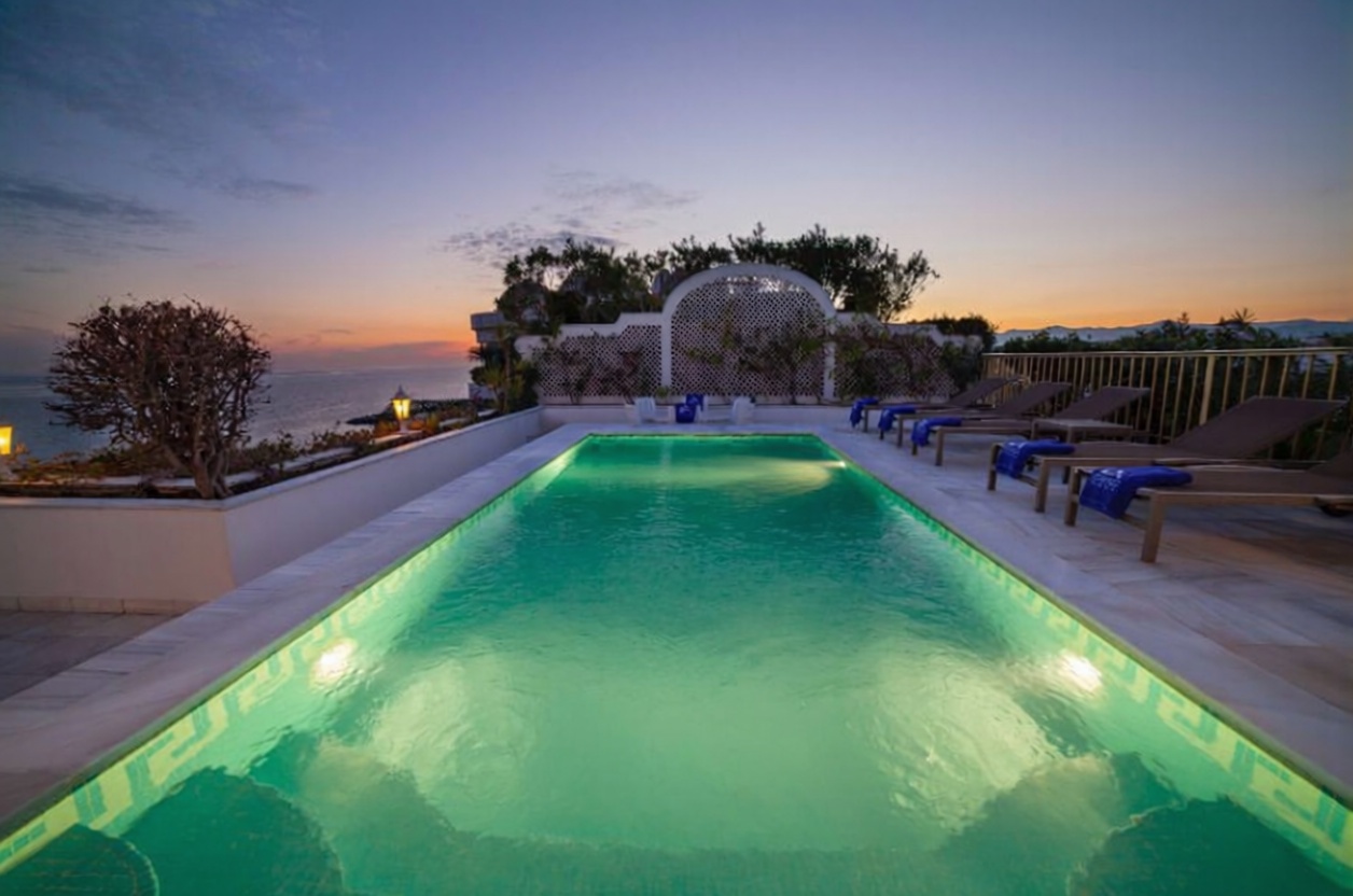Duplex en première ligne de plage à Marbella — Piscine