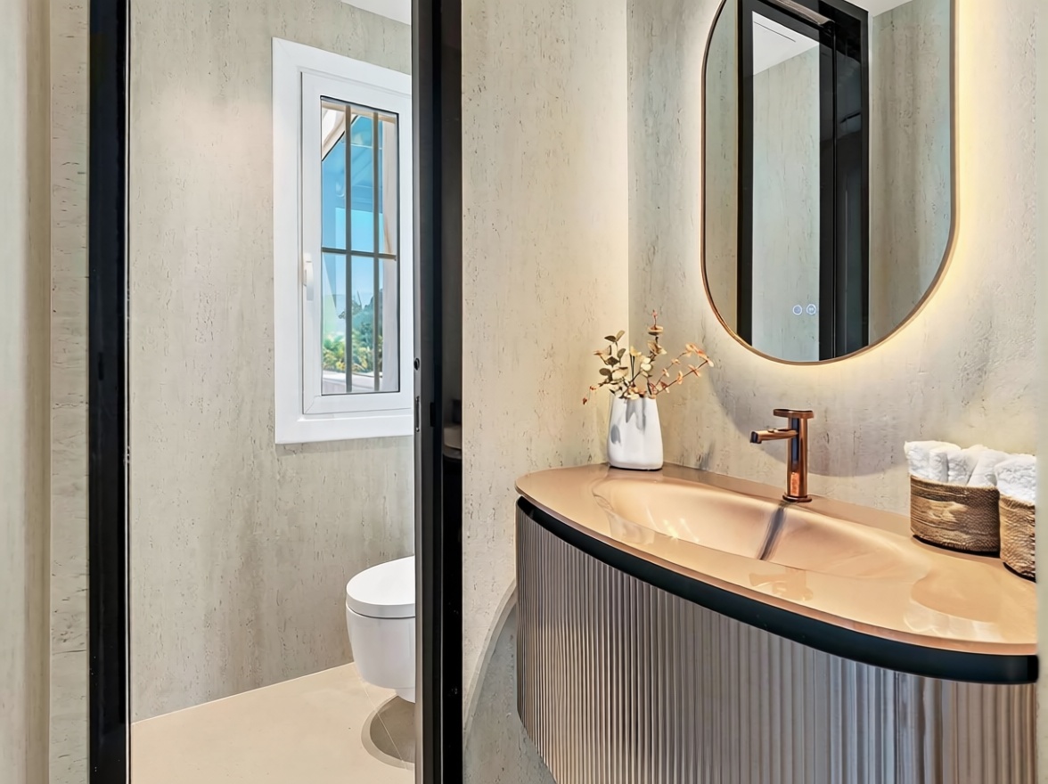 Seafront attic in Marbella — Bathroom