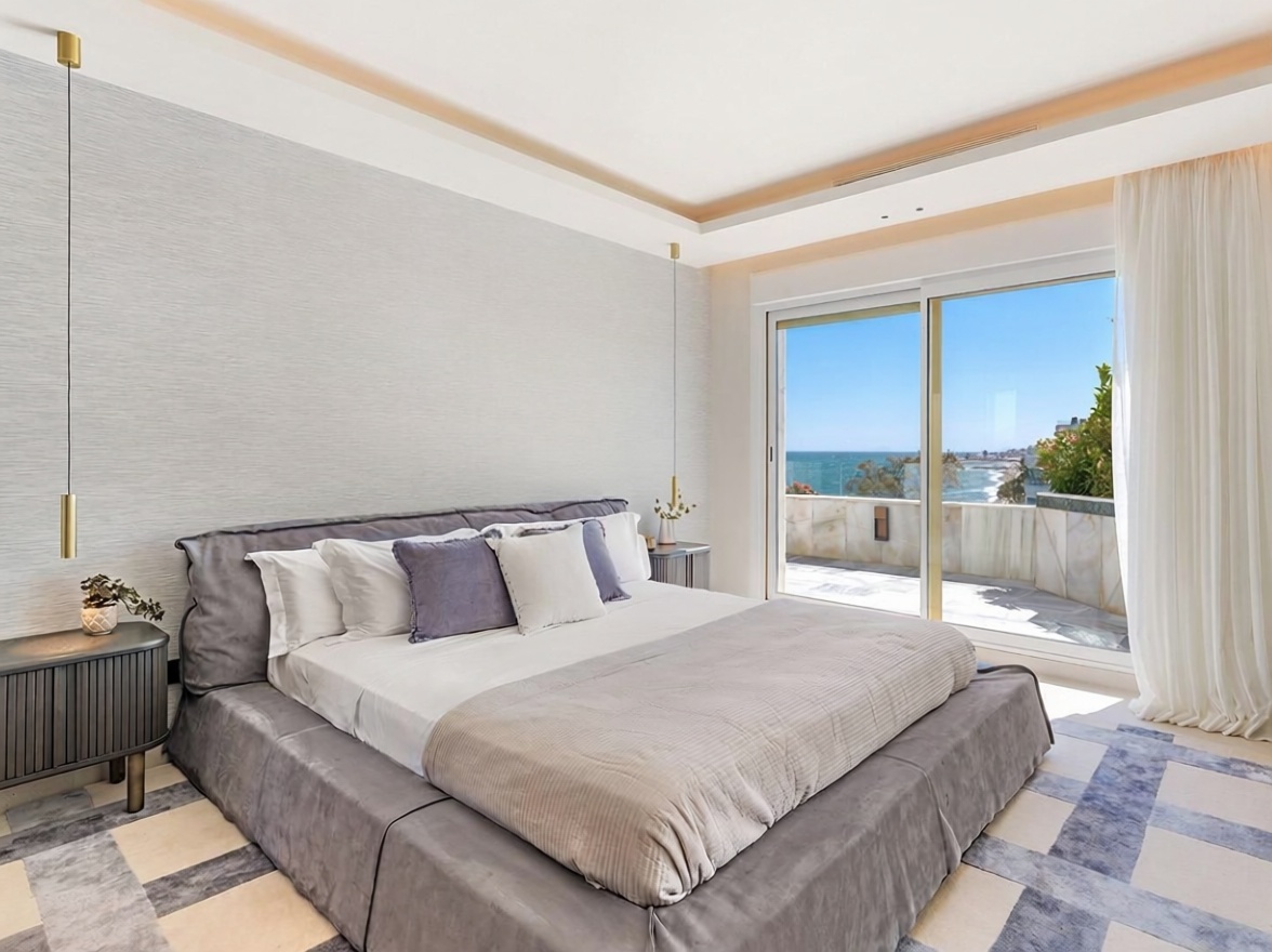 Seafront attic in Marbella — Bedroom