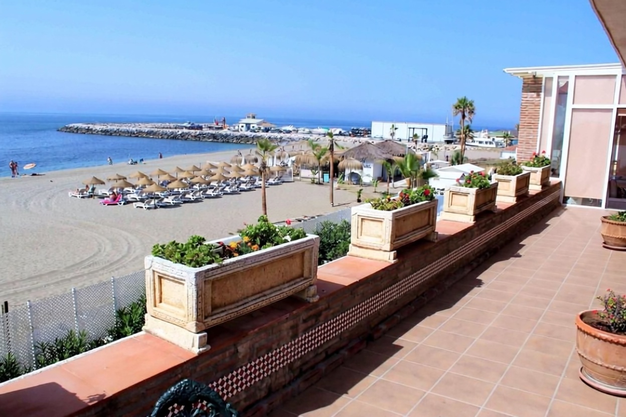 Chalet avec accès direct à la plage à Marbella — Terrasse mer