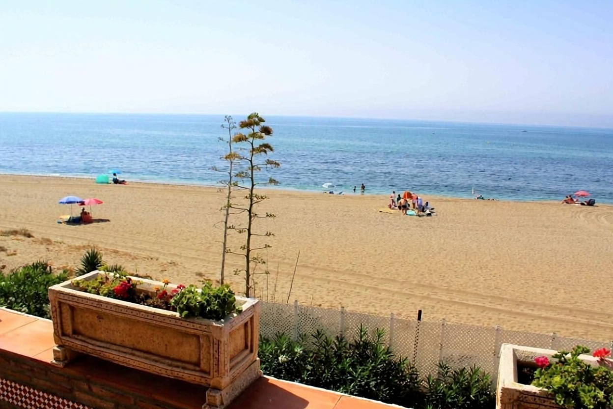 Chalet avec accès direct à la plage à Marbella — Vue mer