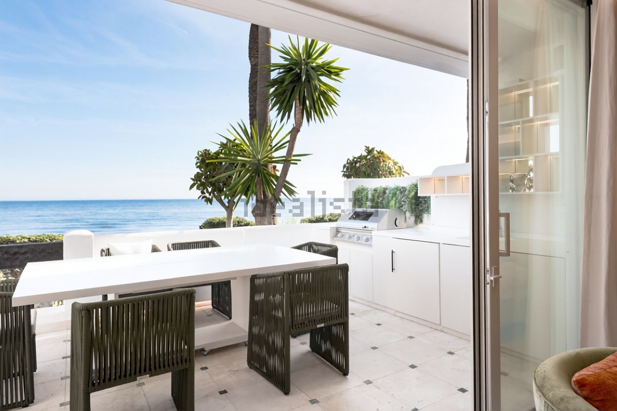 Villa avec accès direct à la plage à Marbella — Terrasse mer