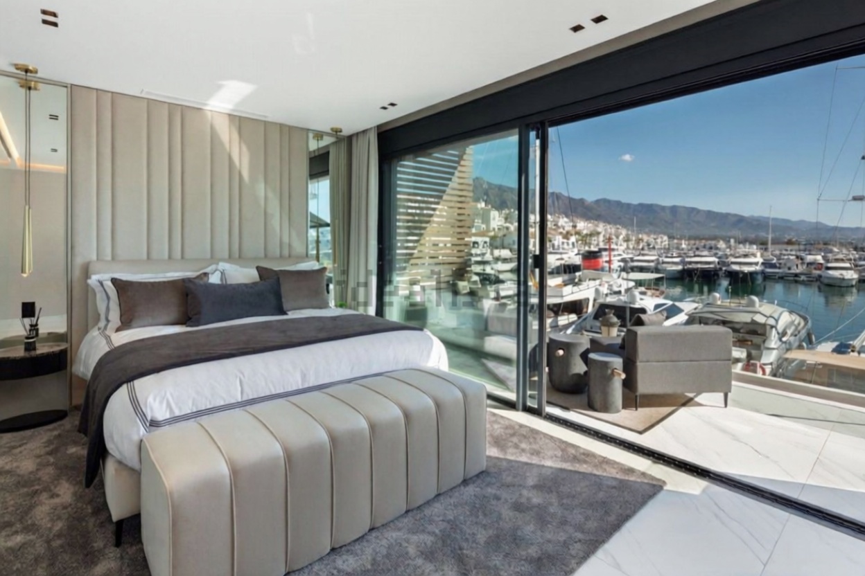 Seafront attic in Marbella — Bedroom